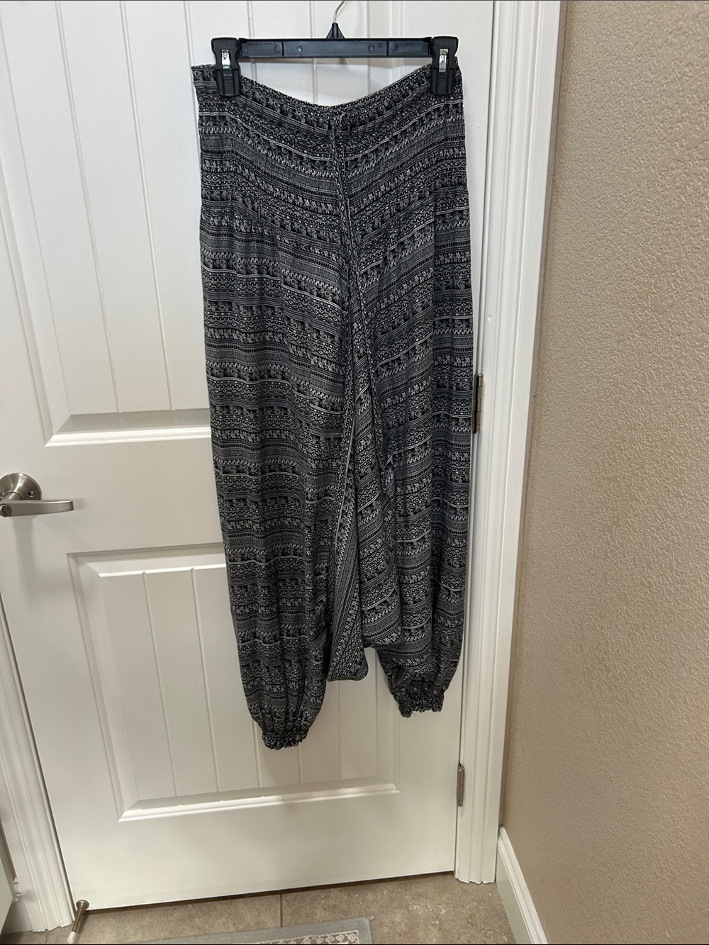Boho-Pattern Elastic Waist Black & Gray Harem Joggers